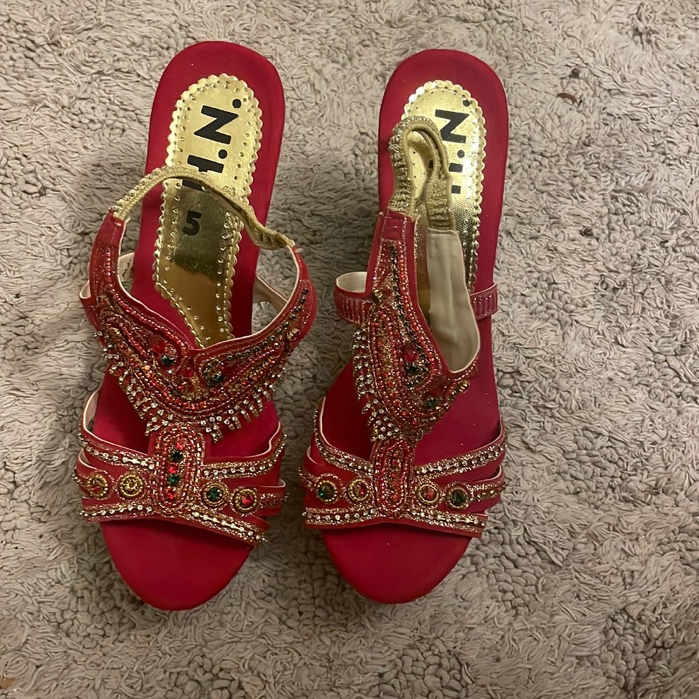 Red muti color studded open toed shoes size 7 flexible back 2 inch heels 5H. N.